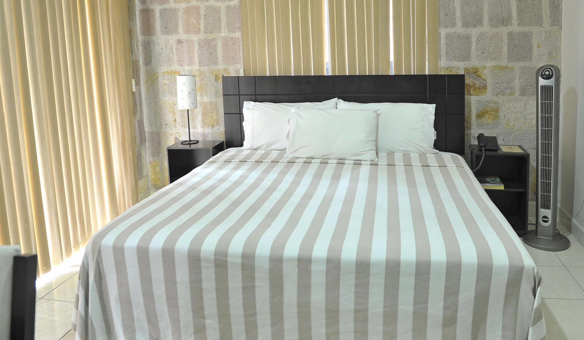 Hotel Casa De Los Dulces S Express Морелия Экстерьер фото